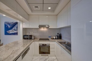 2 Bedroom Deluxe Apartment (King + Twin Bed)