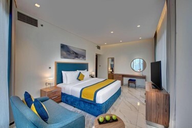 2 Bedroom Deluxe Apartment (King + Twin Bed)