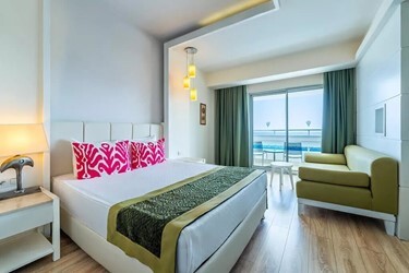 Standard Room with 2 Single Beds and Sea View 
