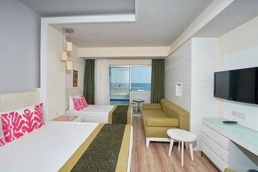 Standard Room with 2 Single Beds and Sea View 