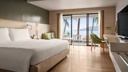 Deluxe Oceanfront Balcony Room