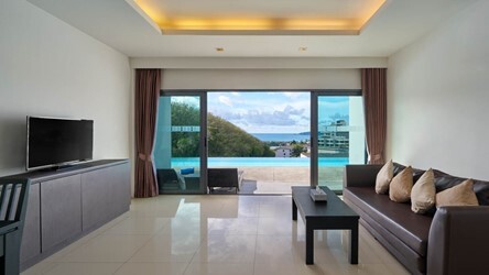 1 Bedroom Suite Pool Access Seaview