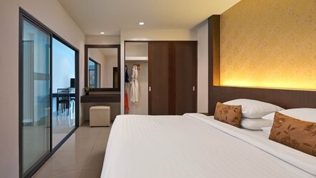1 Bedroom Suite Pool Access Seaview