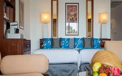 Royale Wing Suite