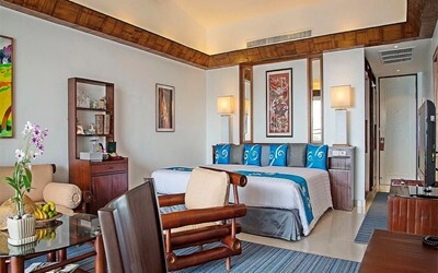 Royale Wing Suite