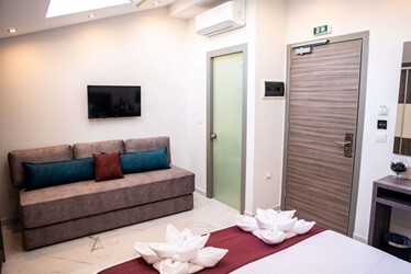 Deluxe Triple Attic Room