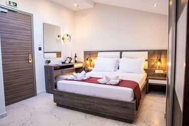 Deluxe Triple Attic Room