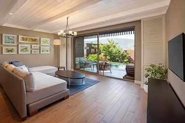Swim Up Family Suite