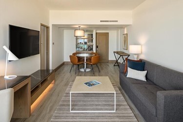 Premium 1 B/R Suite
