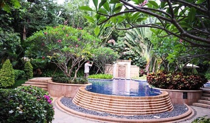 Five-Bedroom Courtyard