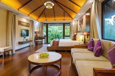 5 Bedrooms Villa