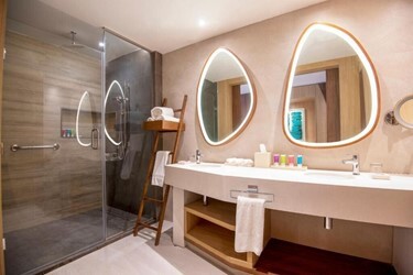 Junior Suite Swim Up Double