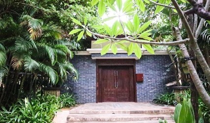 Six-Bedroom Courtyard 