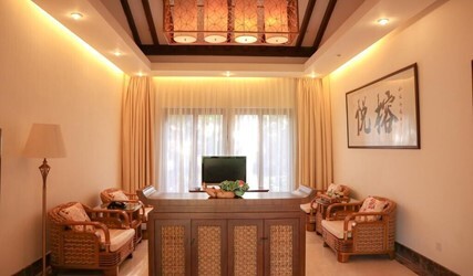Six-Bedroom Courtyard 