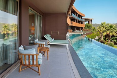 Swim Up Deluxe Room