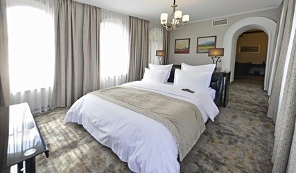 Suite (Historical Building)
