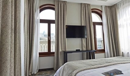 Suite (Historical Building)