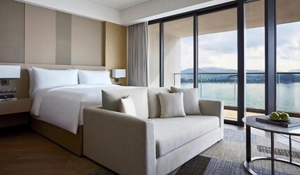 Glamorous Seascape Ocean View Room 1 King