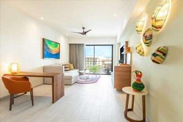 Club One Bedroom Master Suite