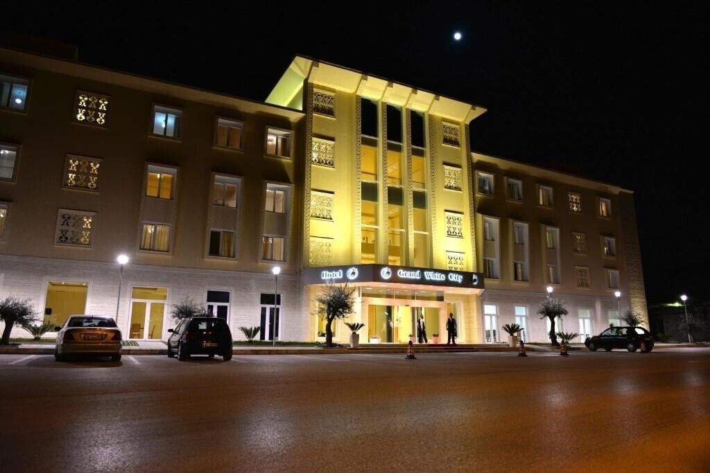Отель Grand White City Hotel 4*
