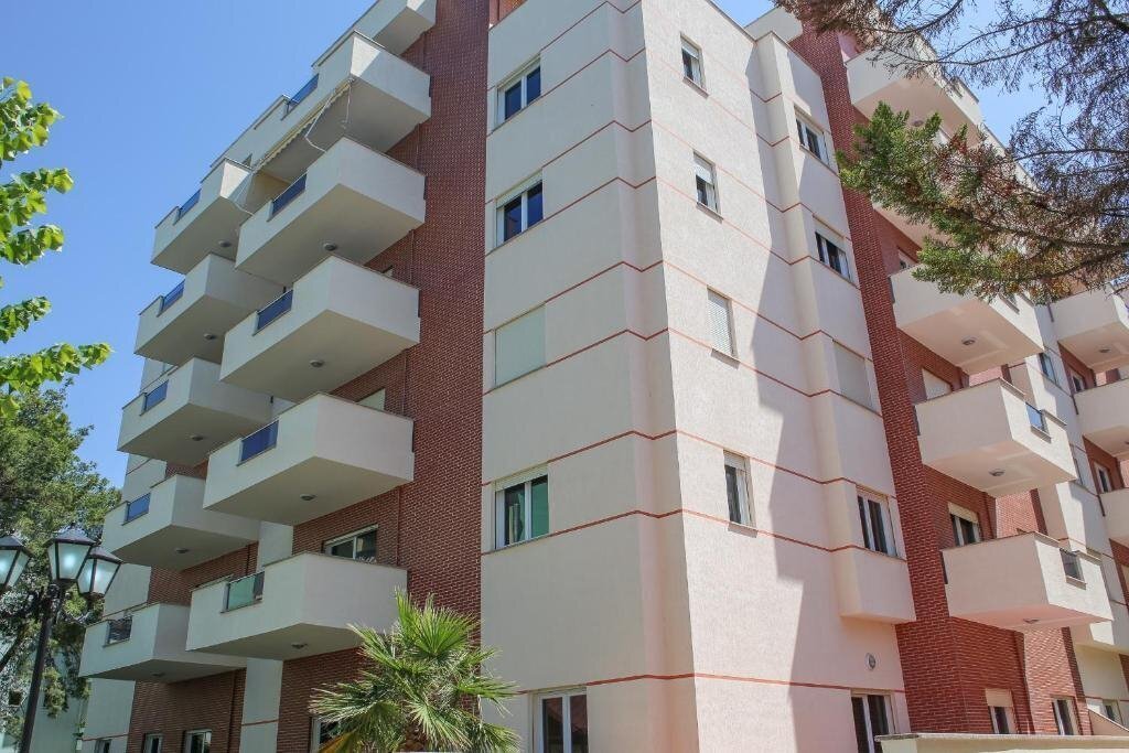 Отель Aler Luxury Apartments Durres 4*