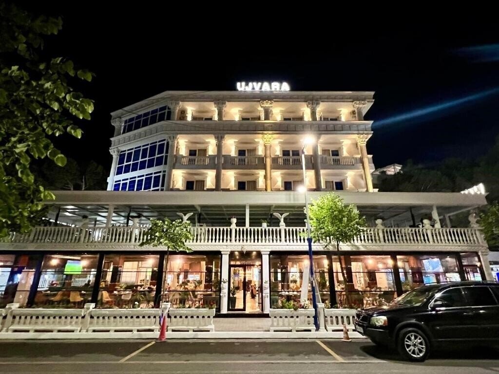 Отель Ujvara 4 4*