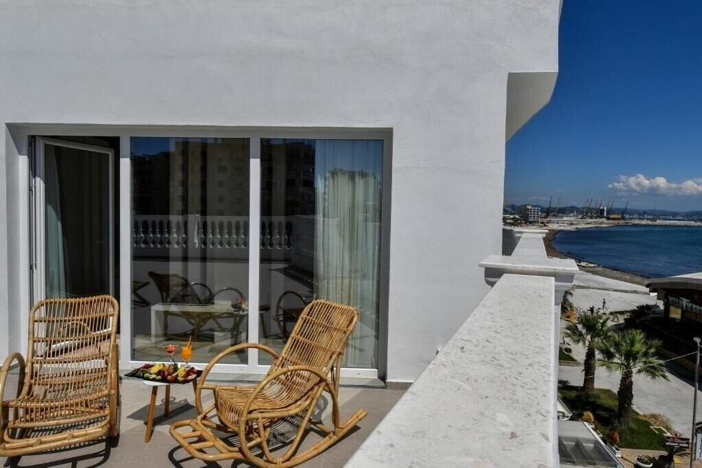 Фотография Iliad 3*