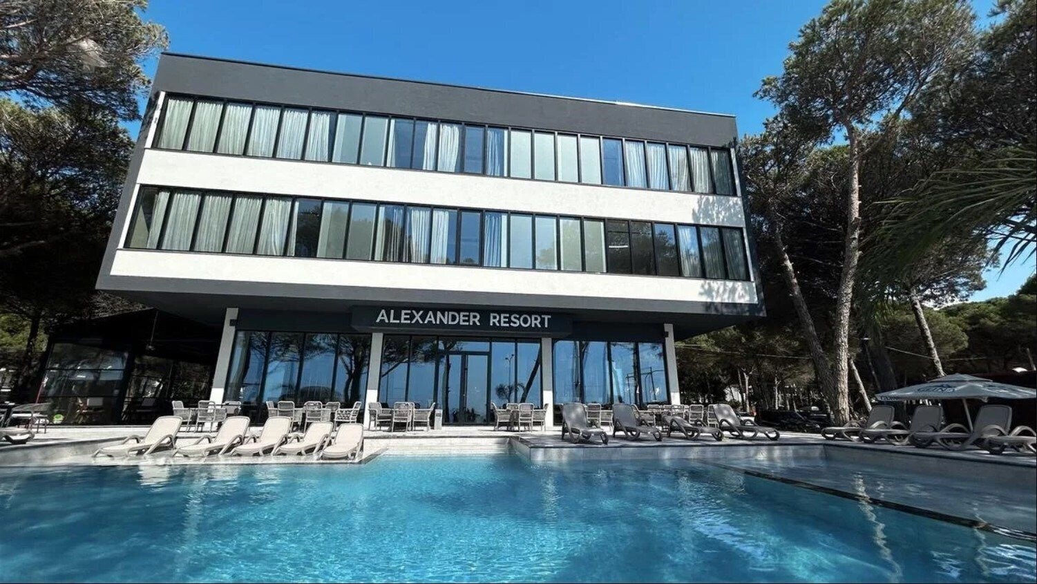 Отель Alexander Resort 4*