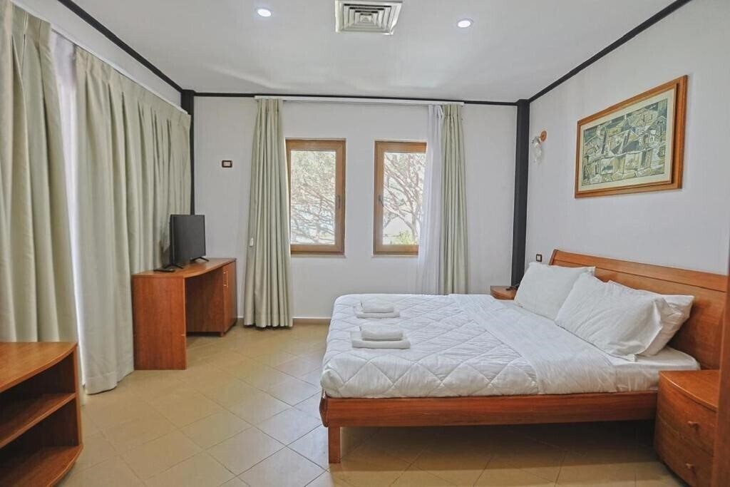 Фото Kastrati Hotel 3*