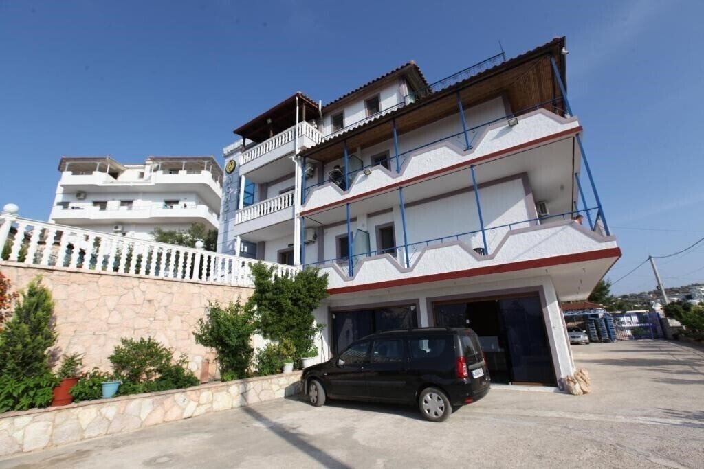 Отель Mondi'S Guest House 1*