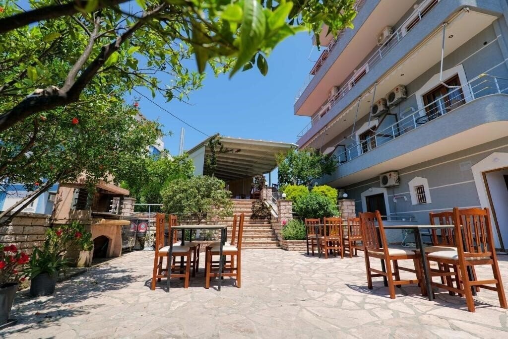 Отель Hotel Milo 3*