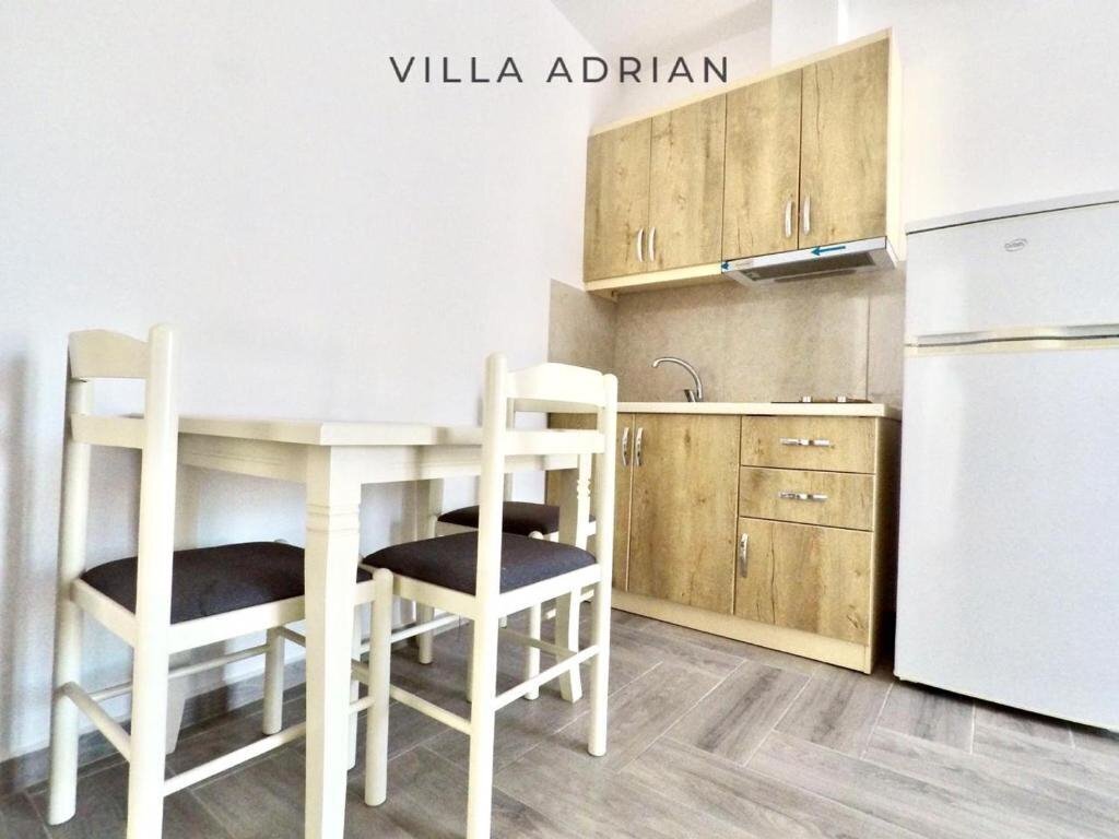 Фото Vila Adrian 4*