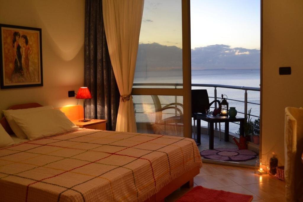 Отель Seaside Artist Hotel 3*