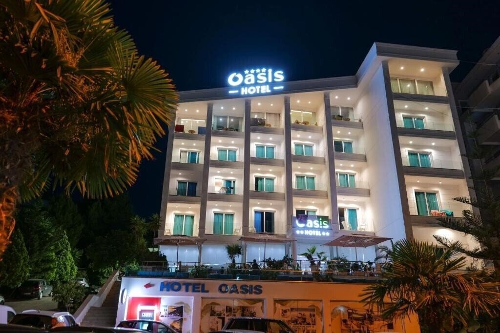 Отель Oasis 4*