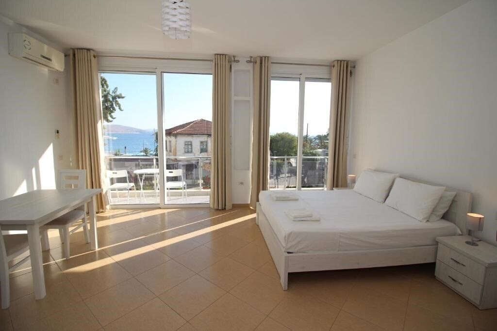 Отель Kristina Suites 3*