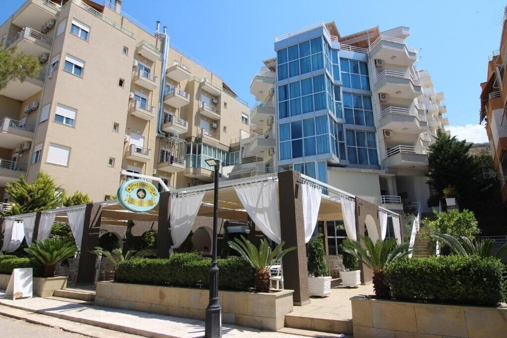 Отель Portafortuna Apartments 3*