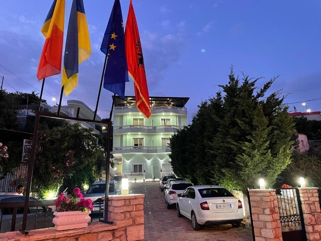 Отель Relax Apartments 3*