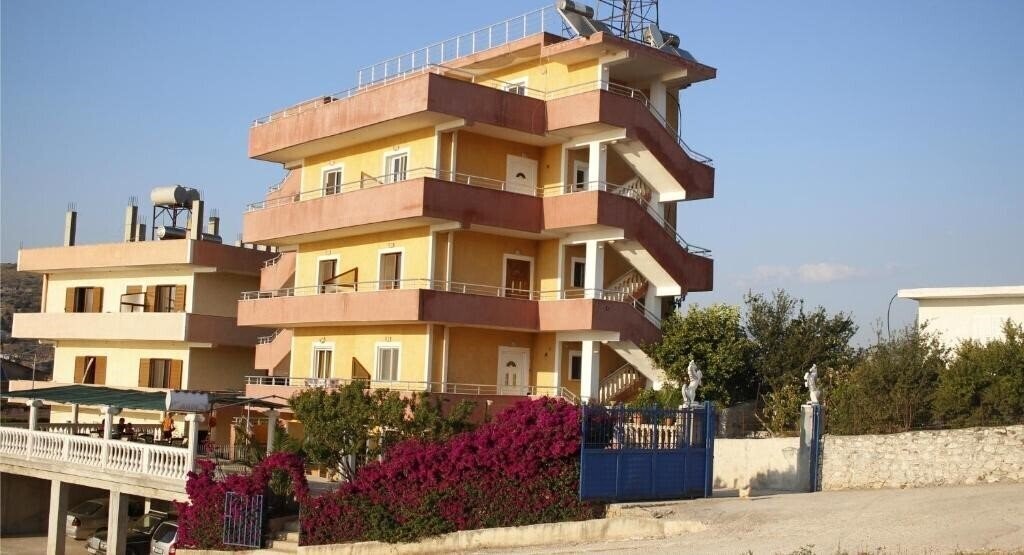 Отель Apartments Vila Ardi 3*