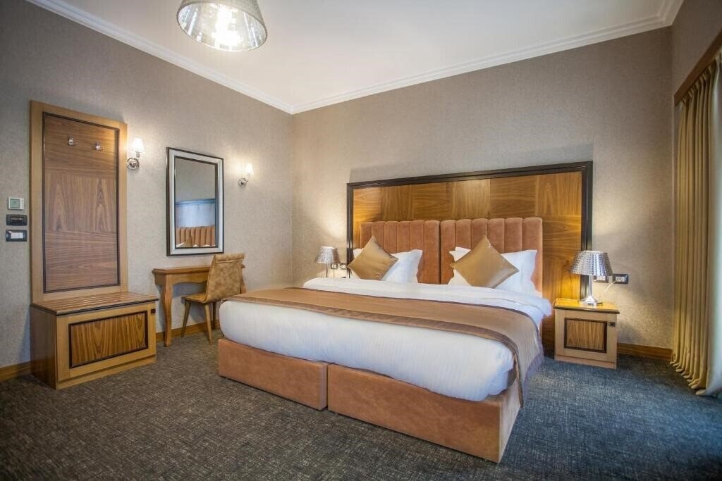 Фотография Hotel Colosseo Tirana 4*