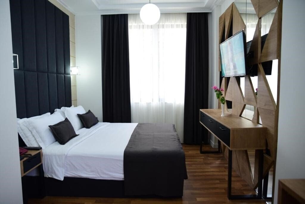 Фото Hotel Comfort (ex. Hotel Comfort Tirana) 4*