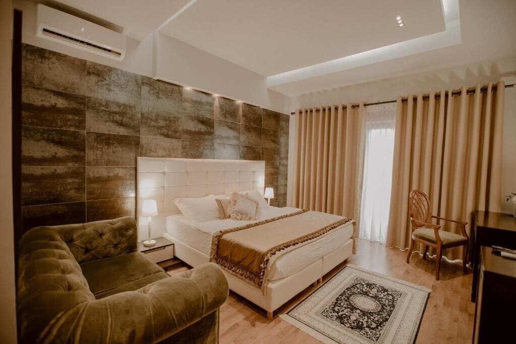 Фото Green House Hotel & Restaurant (ex. Green House) 4*