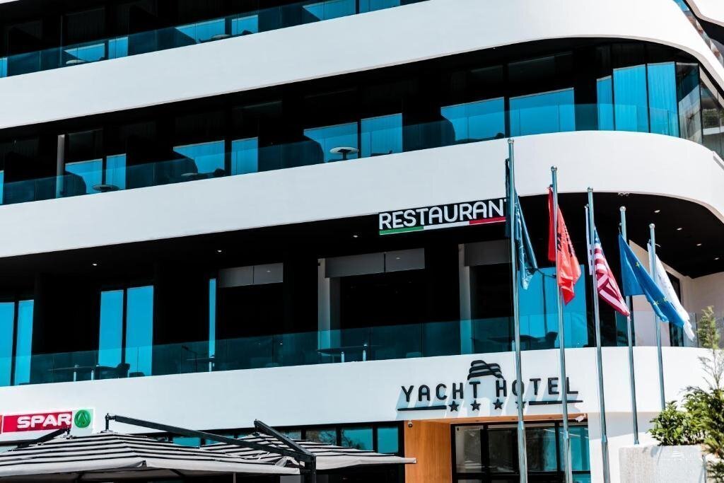 Отель Yacht Hotel 4*