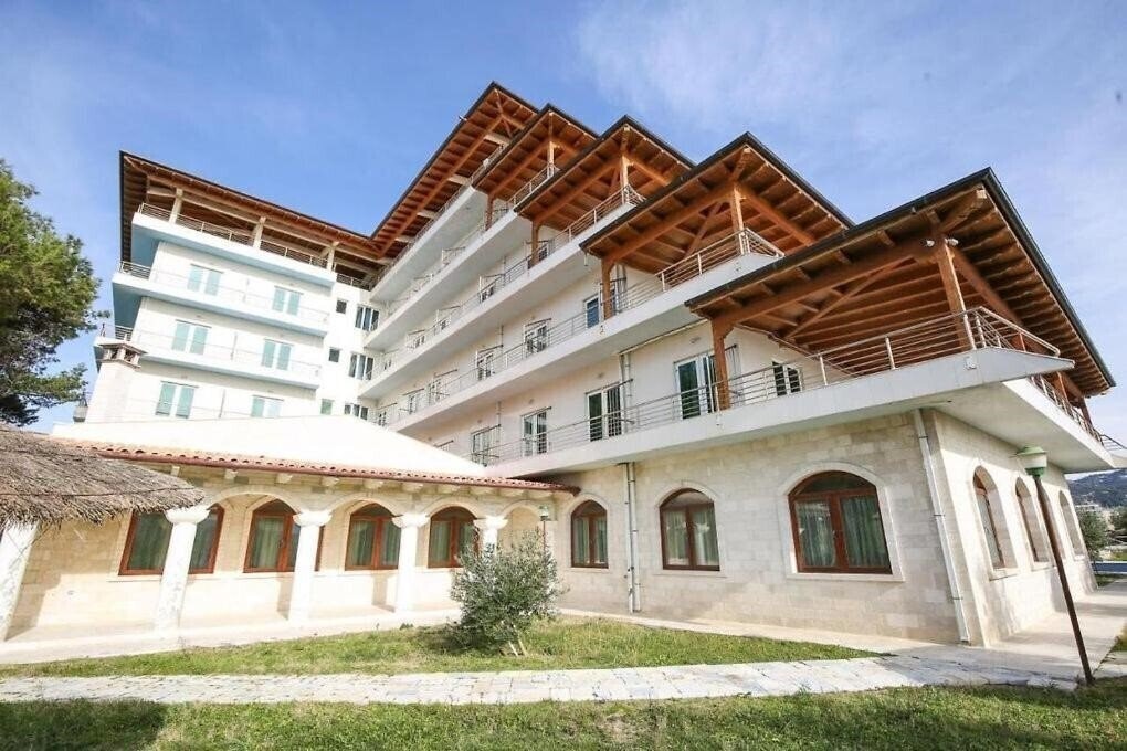 Отель Europa Grand Resort 5*