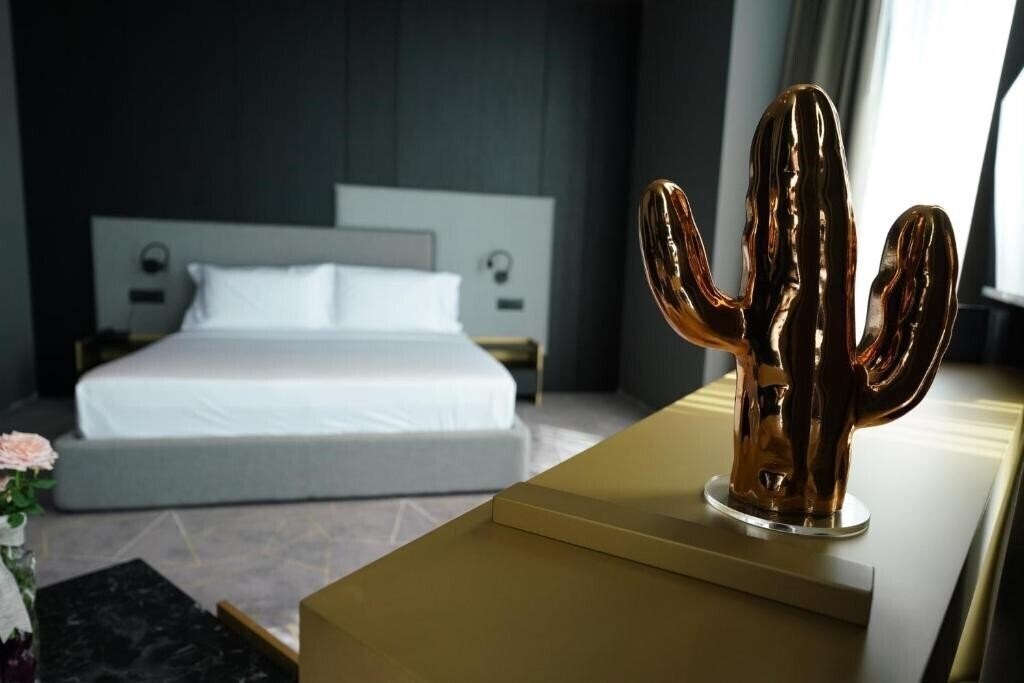 Фото The Central View Boutique Hotel 4*