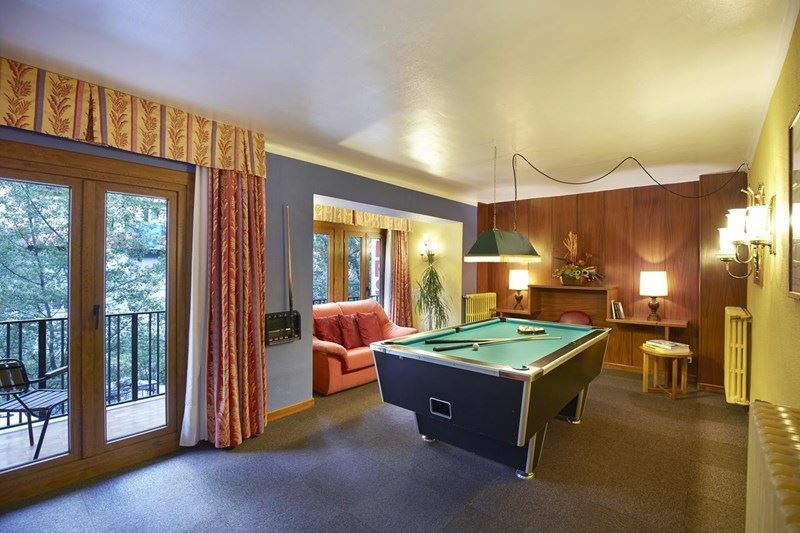 Изображение Univers 3*