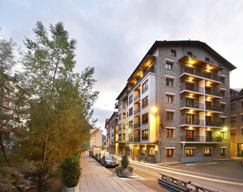 Отель Univers 3*