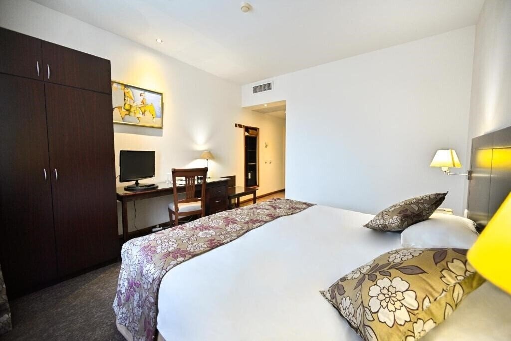 Отель Europe Hotel 4*