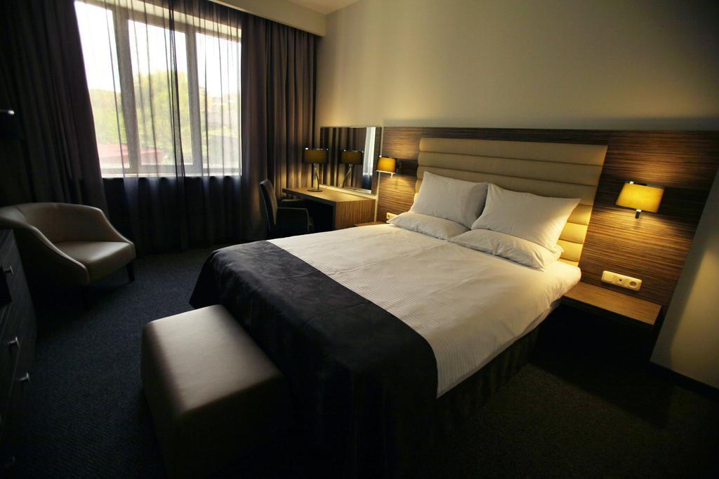 Отель Hrazdan Hotel 3*