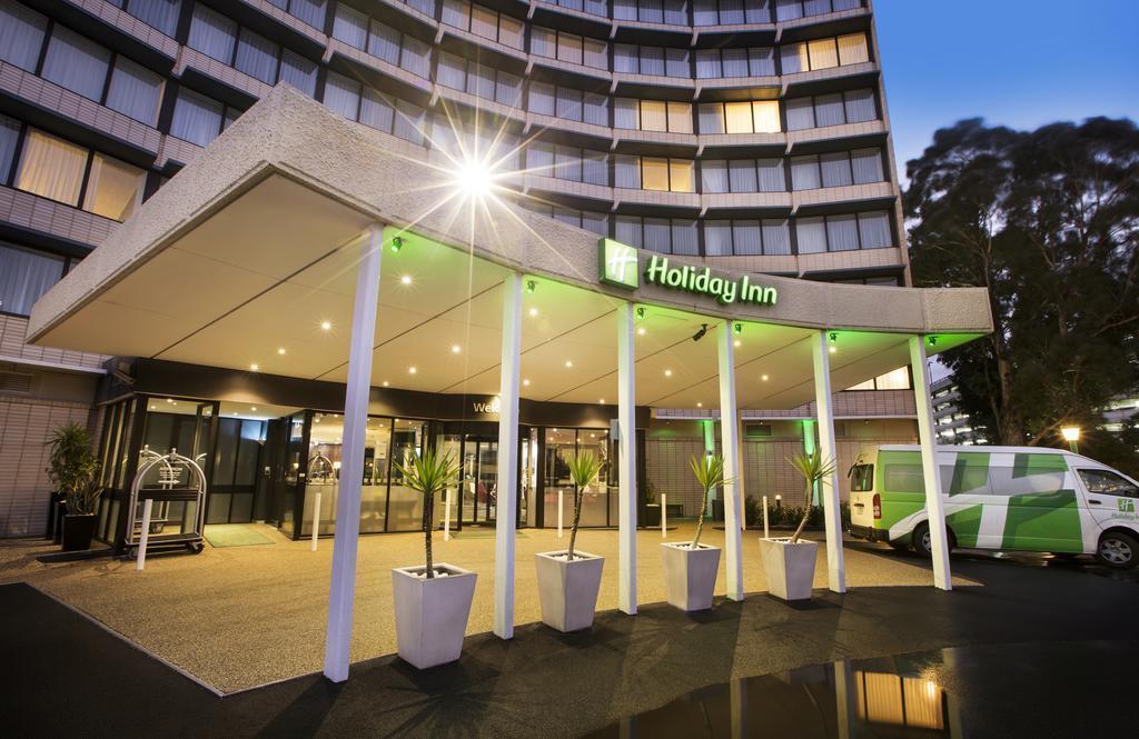 Отель Holiday Inn Melbourne Airport 3*