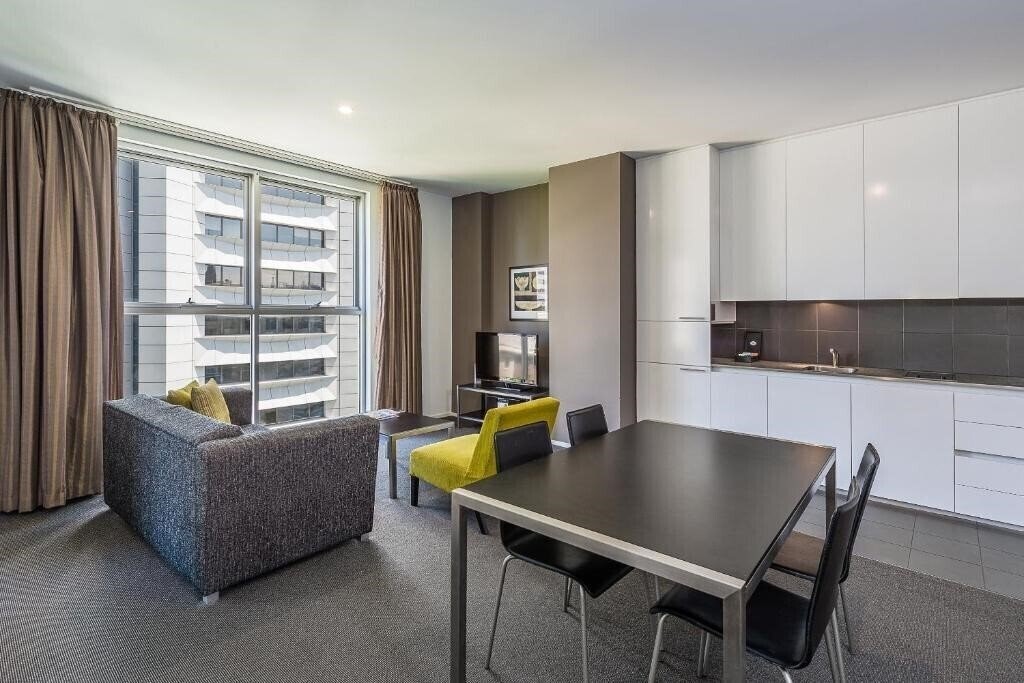 Изображение Mantra 100 Exhibition 4*